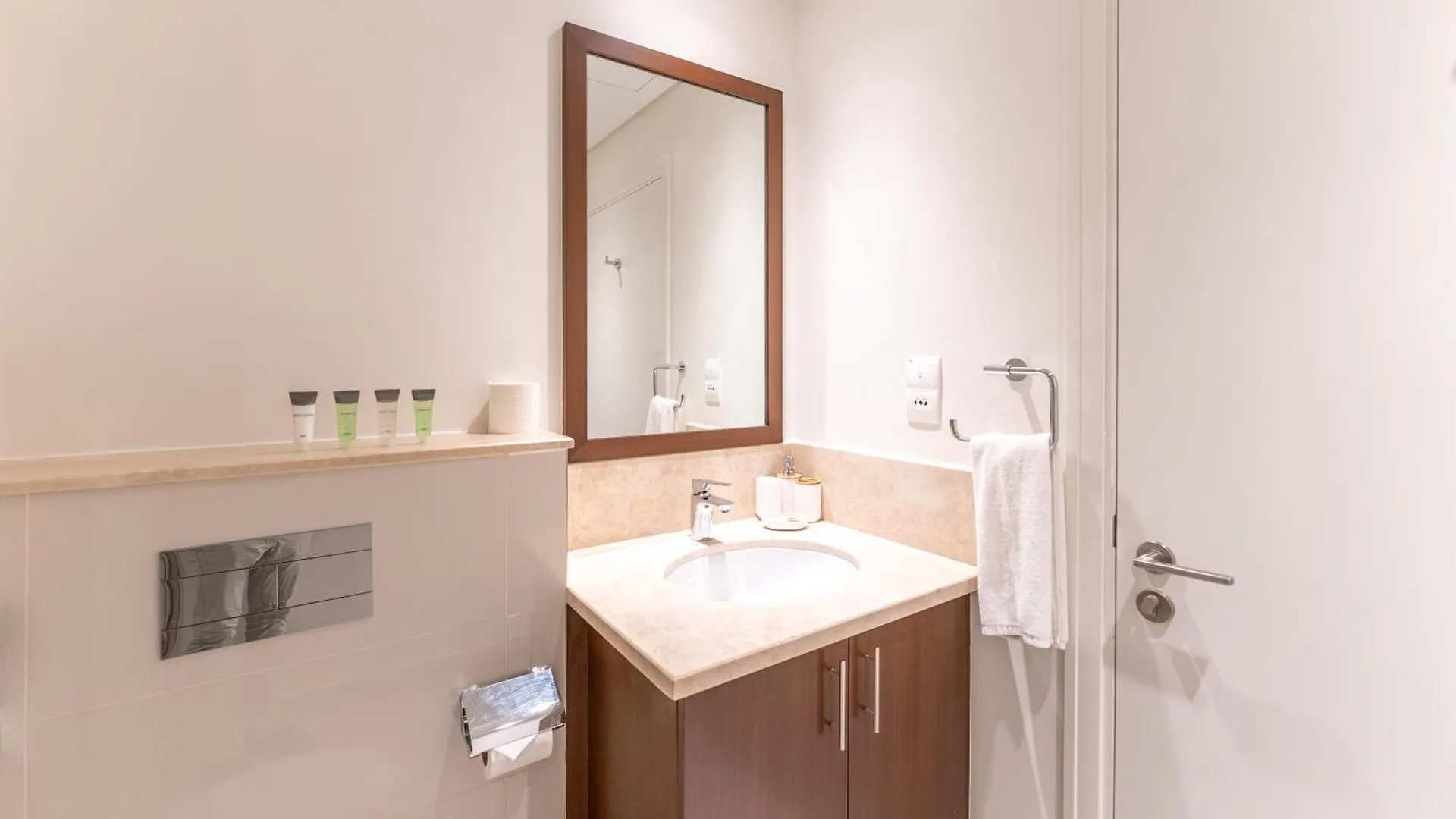 Апартаменты Modern Luxury 2Br Burj Khalifa Partial & Blvd View Дубай